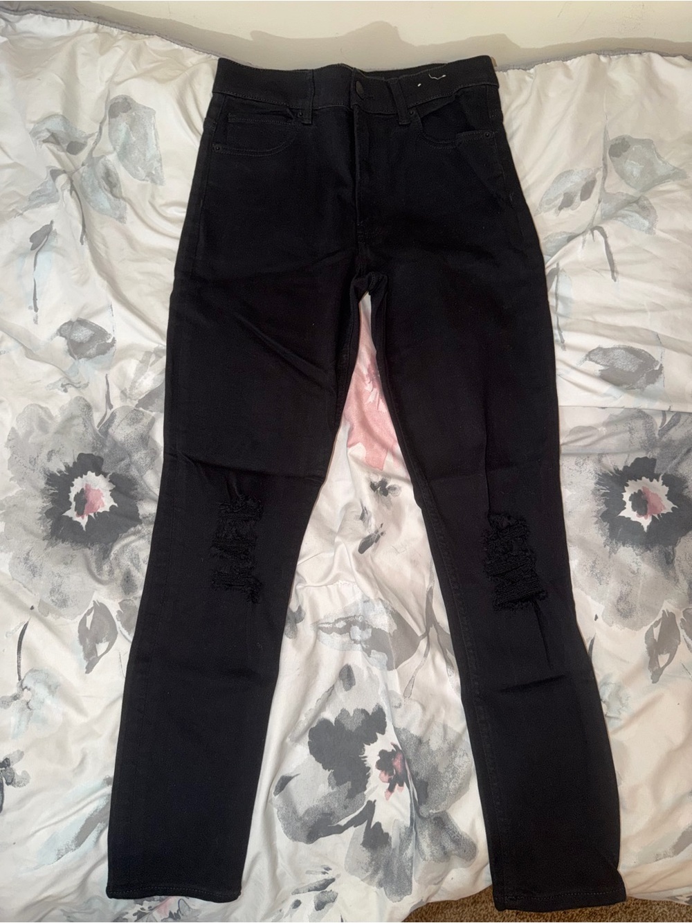 Black Women's Distressed Skinny Jeans high rise